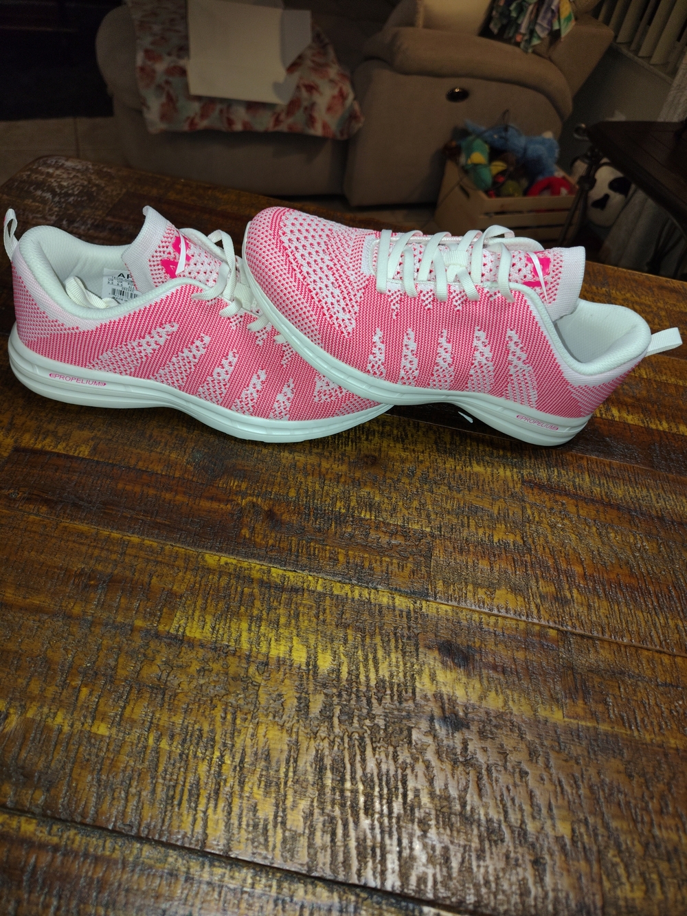 APL Men's TechLoom Pro Ivory/Magenta Size 9.5 Sneakers W/ Box Excellent Cond
